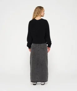 Cropped V-neck Sweater Knit