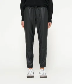 THE LEATHERLOOK CROPPED JOGGER