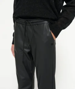THE LEATHERLOOK CROPPED JOGGER