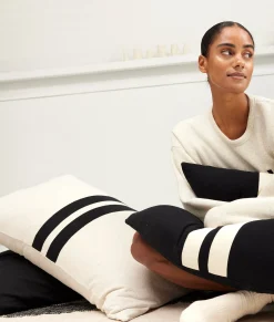 THE PILLOW COVER