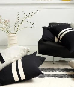 THE PILLOW COVER