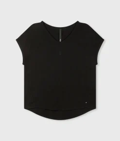 THE V-NECK TEE
